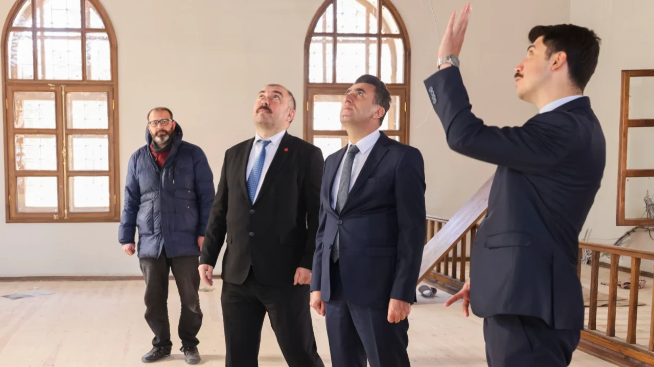 Vali Şefik Aygöl, restorasyon çalışmalarını yerinde inceledi -