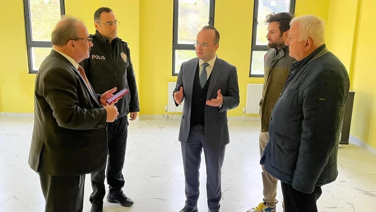 Artvin Hopa'da Kaymakam Arslantürk'ten okul inşaatına inceleme