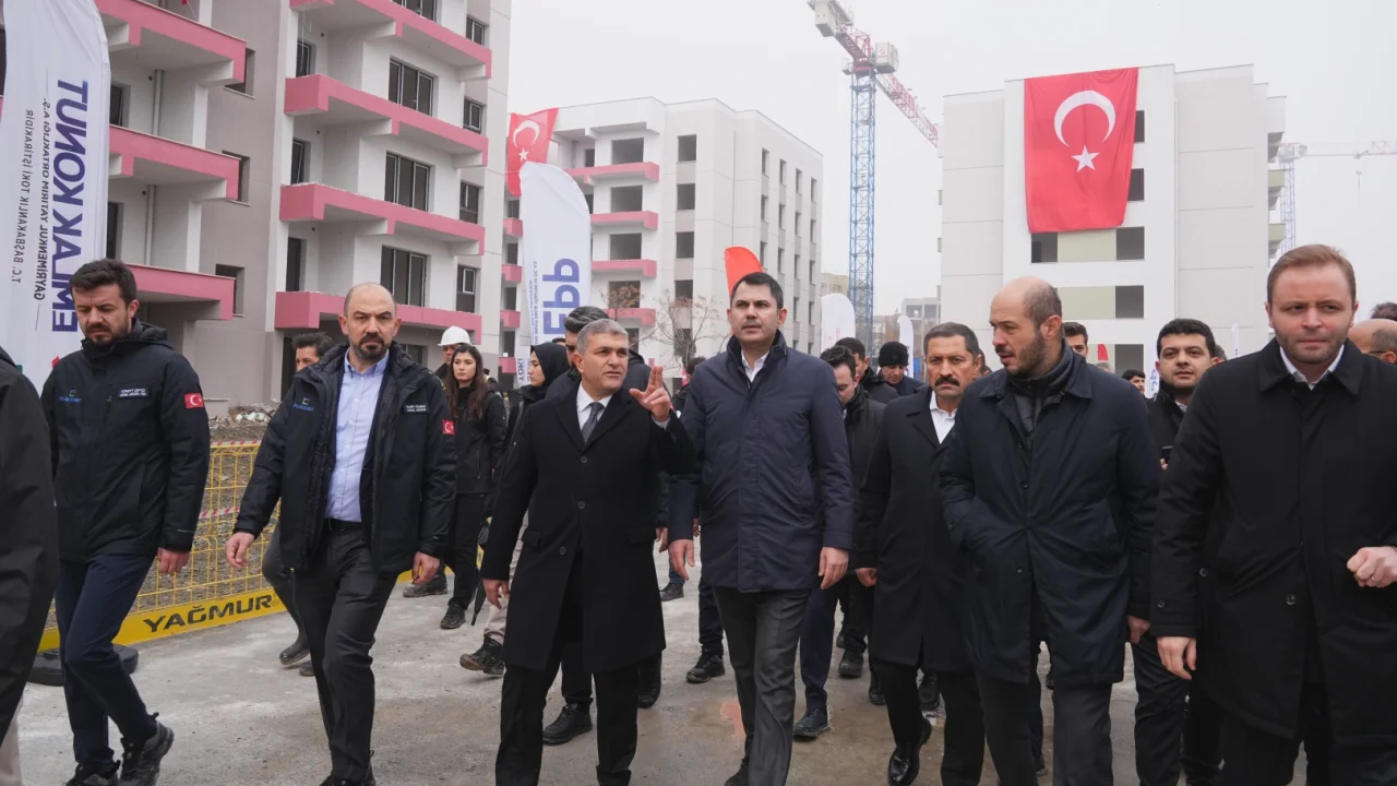 Bakan Kurum'dan afet bölgesine yakın mercek... Dükkan ihaleleri 15 Ocak'a kadar sonuçlanacak