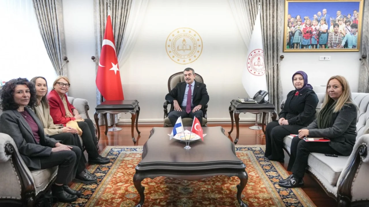 Bakan Tekin üç ülkenin büyükelçilerini kabul etti