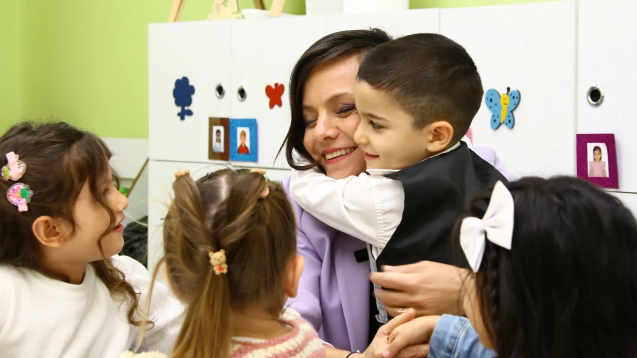 Başkan Kınay, Özgür Çocuk Evi minikleriyle yeni yılı kutladı