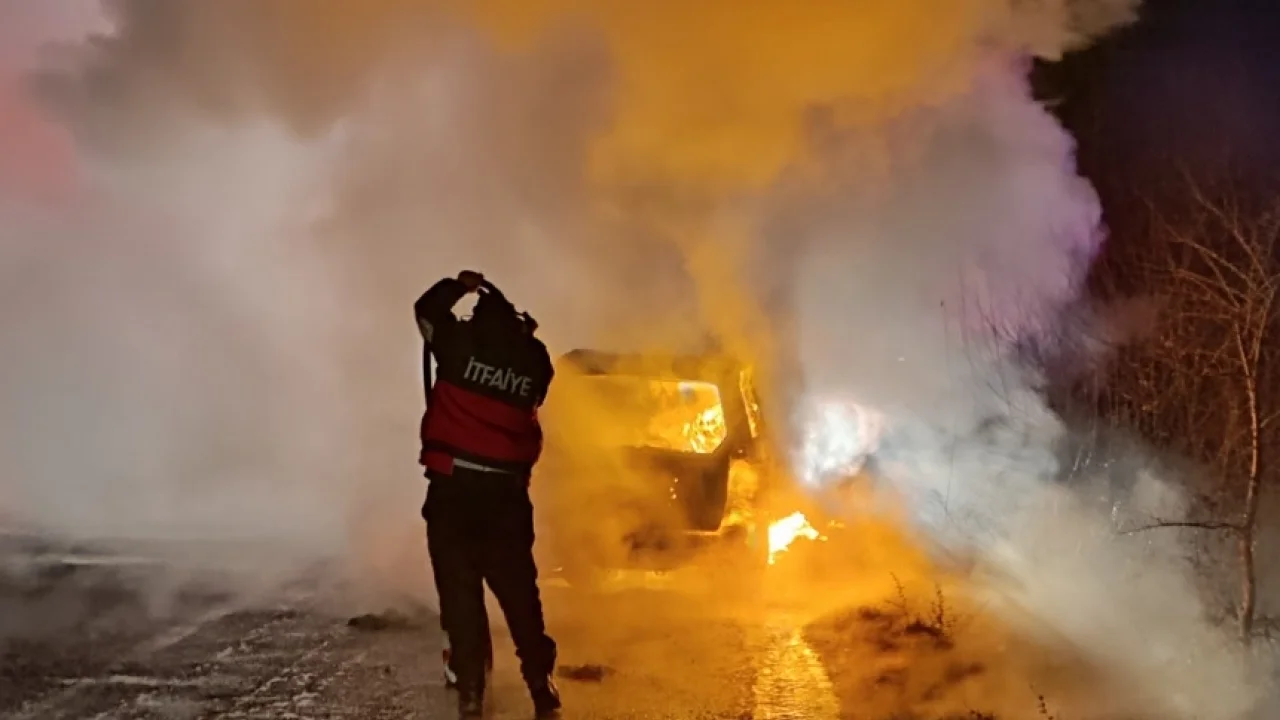 Bilecik’te alev alan araçtan hurda yığını kaldı