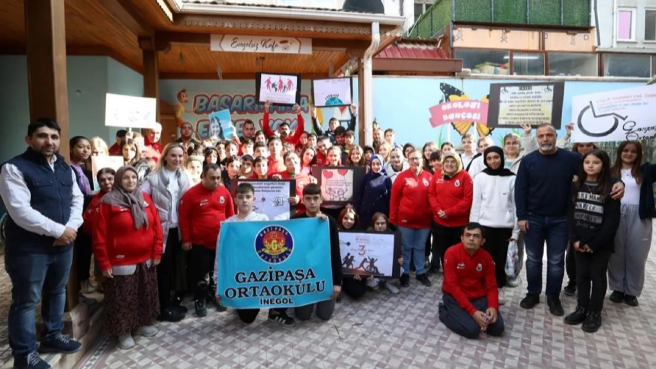 Bursa İnegöl'de Engelsiz Yaşam Merkezi'ne sürpriz ziyaret