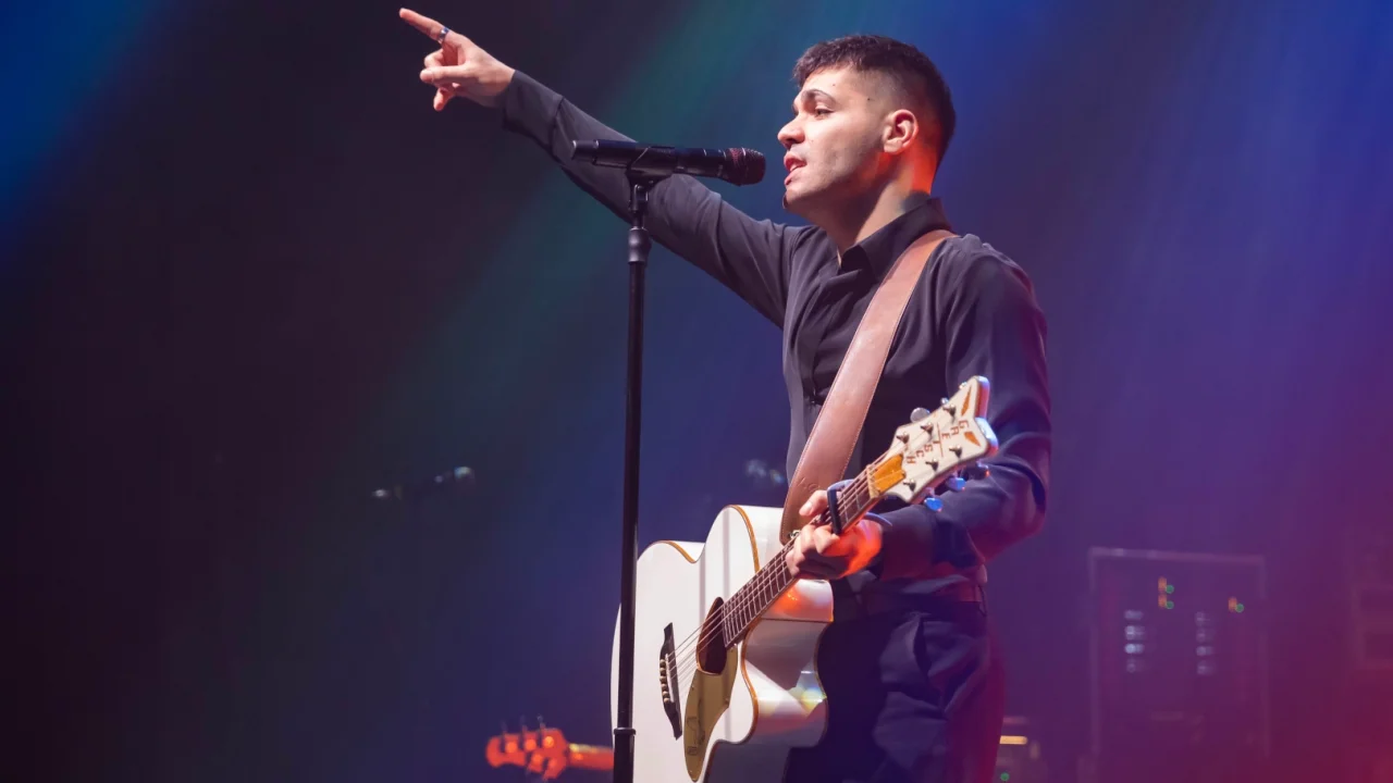 Emir Can İğrek'ten İstanbul’da unutulmaz performans
