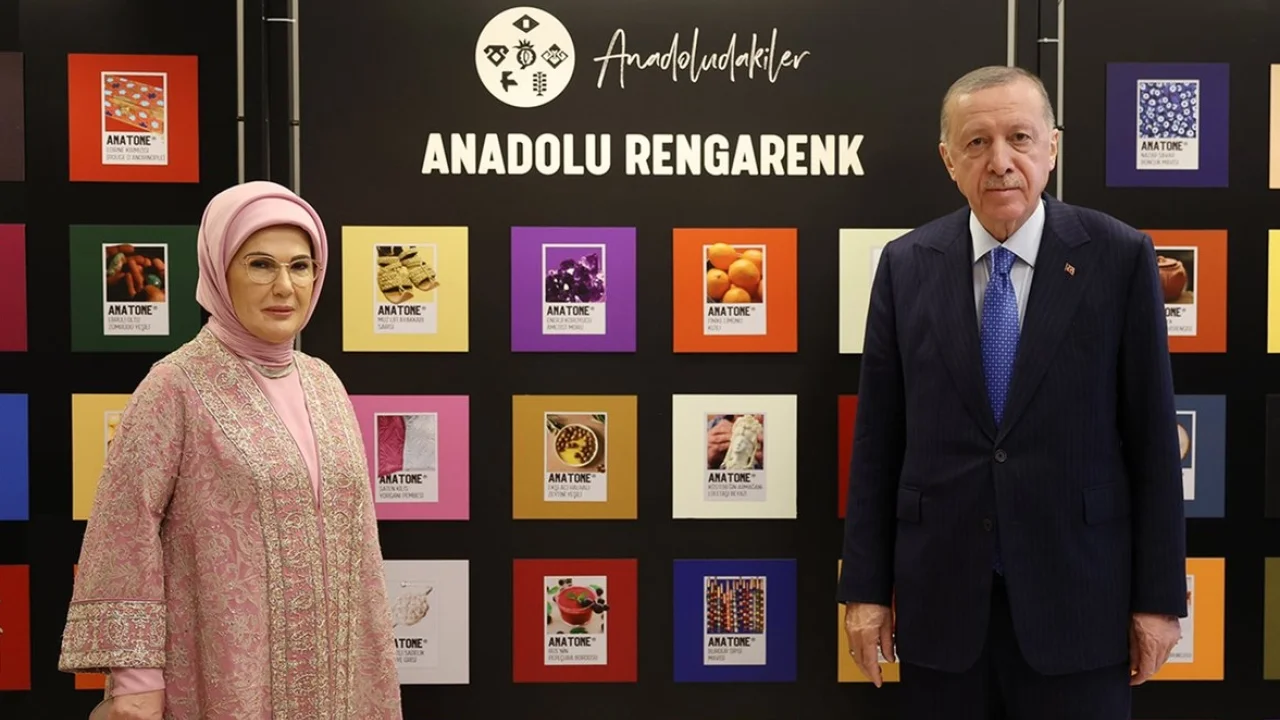 Erdoğan çiftinden 'Anadoludakiler' sergisine ziyaret