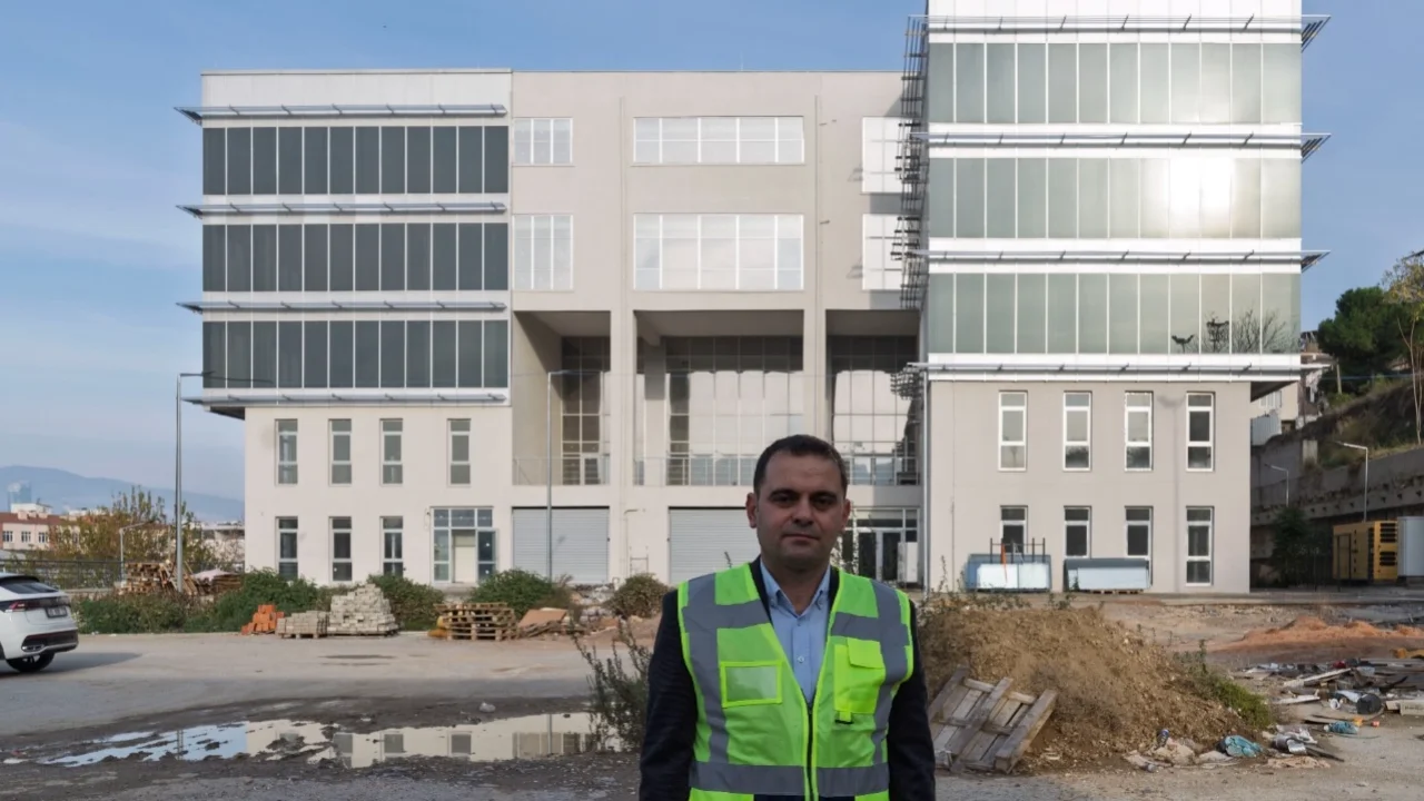 İzmir Büyükşehir Belediyesi'nin ek hizmet binası yakında hizmete girecek