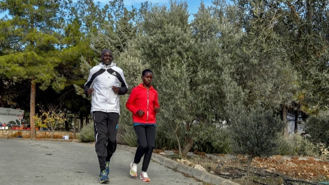 Kenyalı atletler, Mersin Maratonu’na Darısekisi’de hazırlanıyor