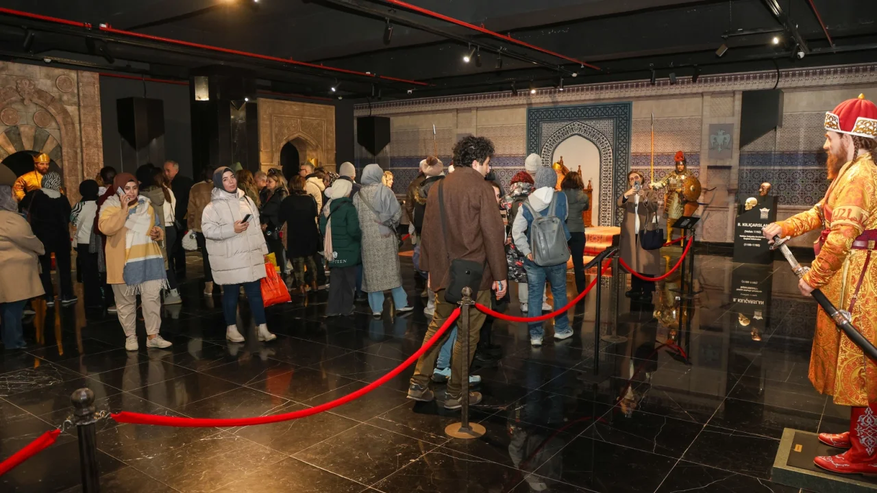 Konya'da Şeb-i Arus haftasında ziyaretçilerin uğrak noktası oluyor