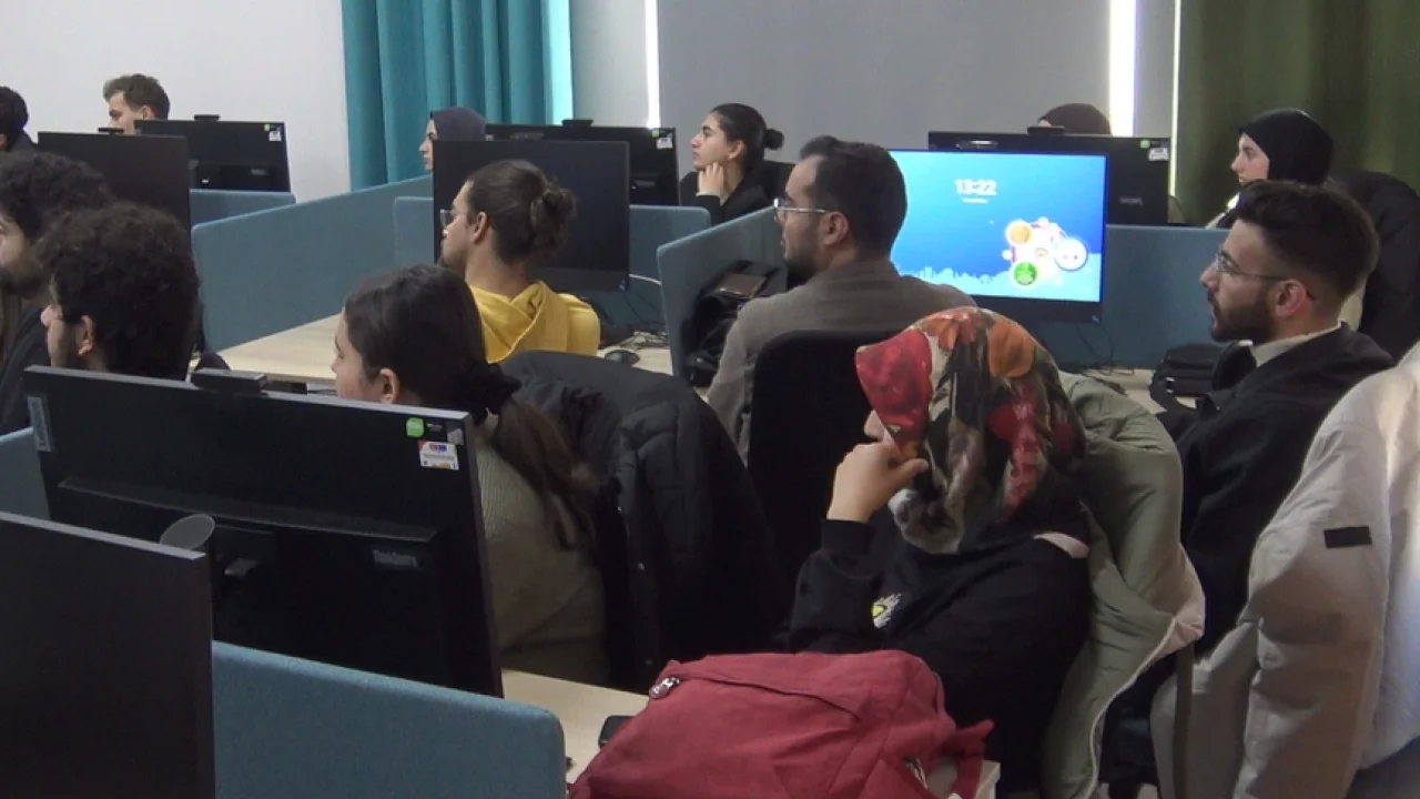 Malatya'da gençlere yönelik yapay zeka eğitimi düzenledi