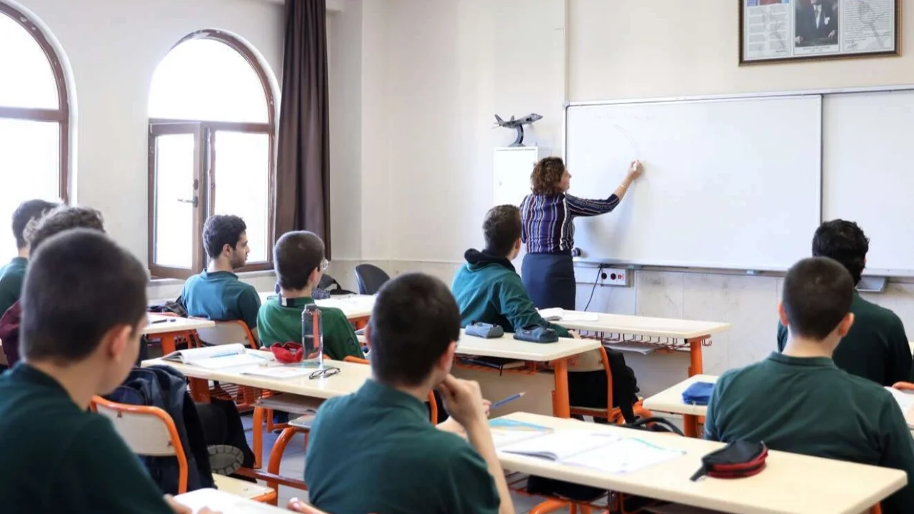 Öğretmenlikte kariyer basamaklarına yönetmelik ayarı