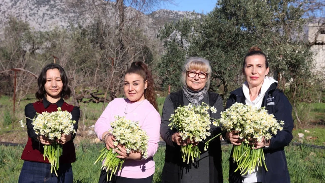 Antalya'da kadın üreticilere mis kokulu destek