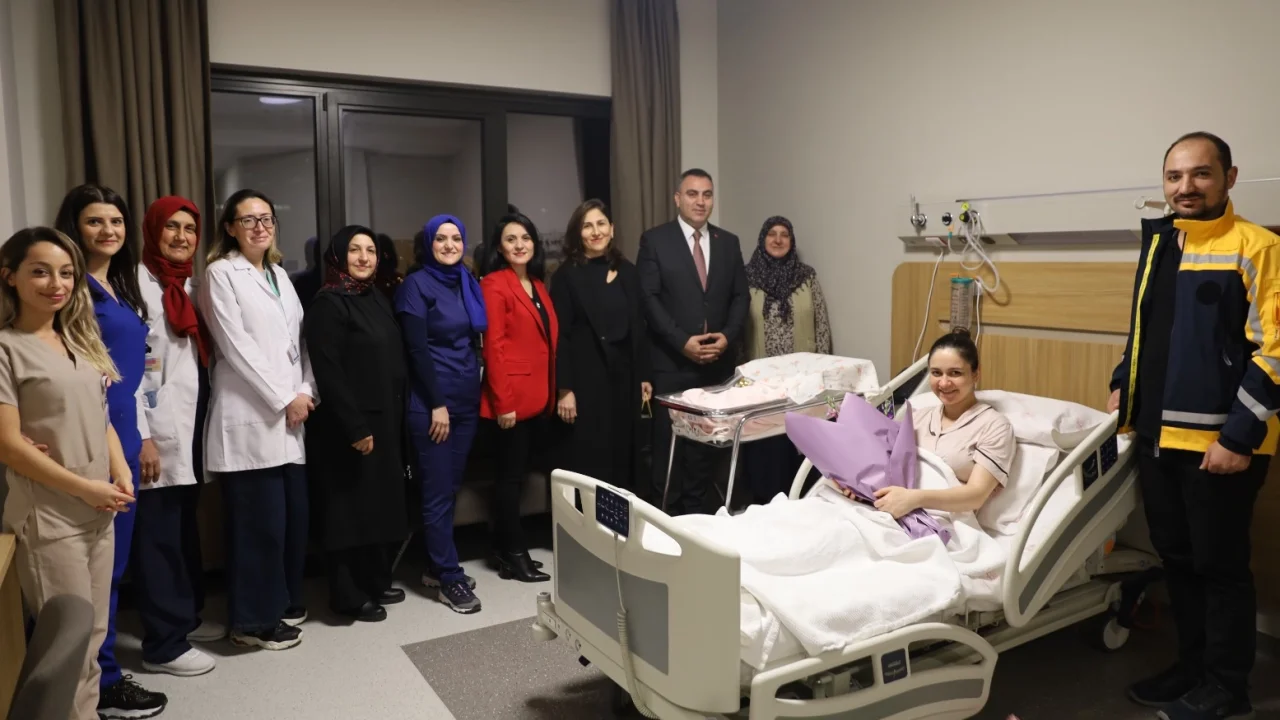 Bursa Büyükşehir’den yılın son ve ilk bebeklerine ziyaret