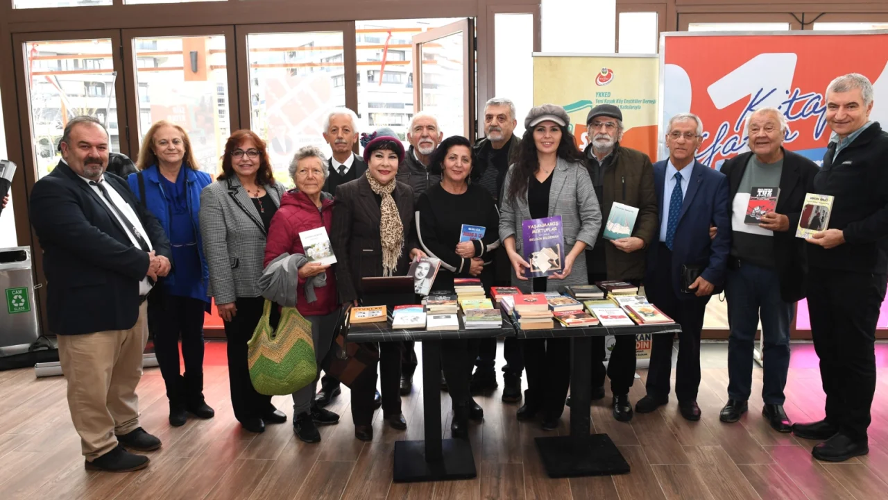 Bursa Osmangazi’de Şiir Kütüphanesi’nin rafları bağışlarla zenginleşiyor