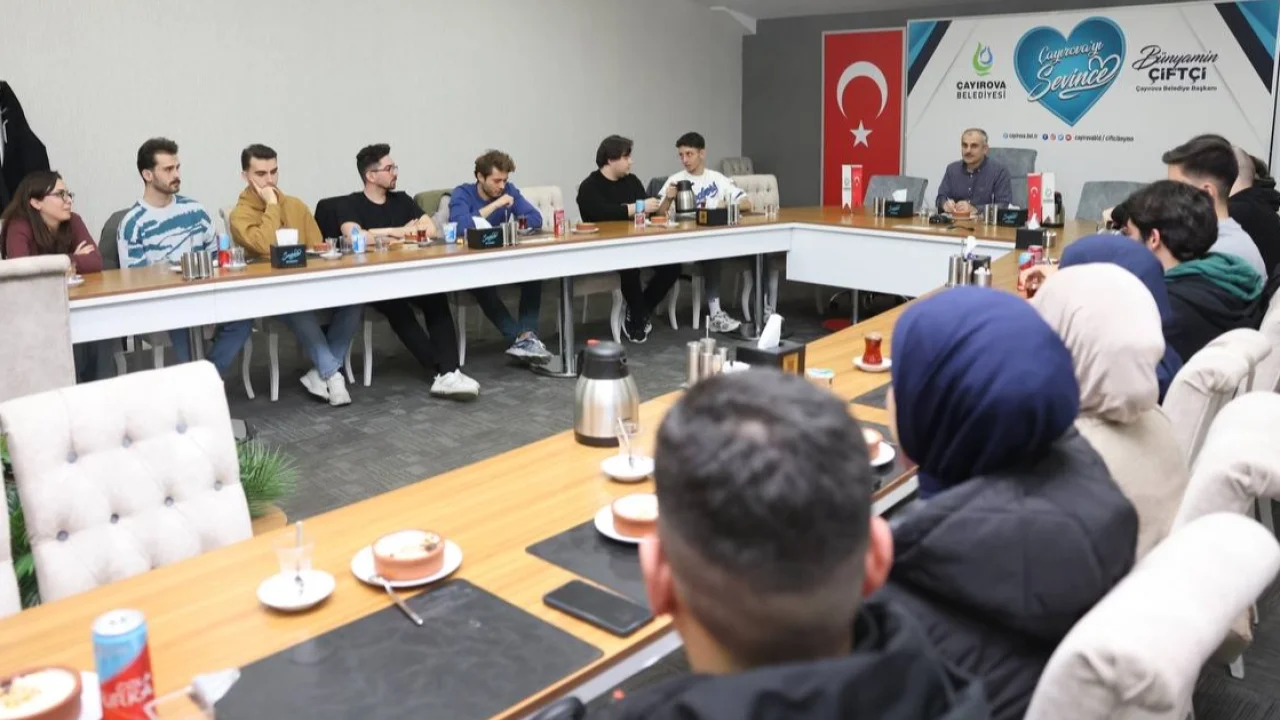 Çayırova'da Başkan Çiftçi, üniversitelilerle buluştu