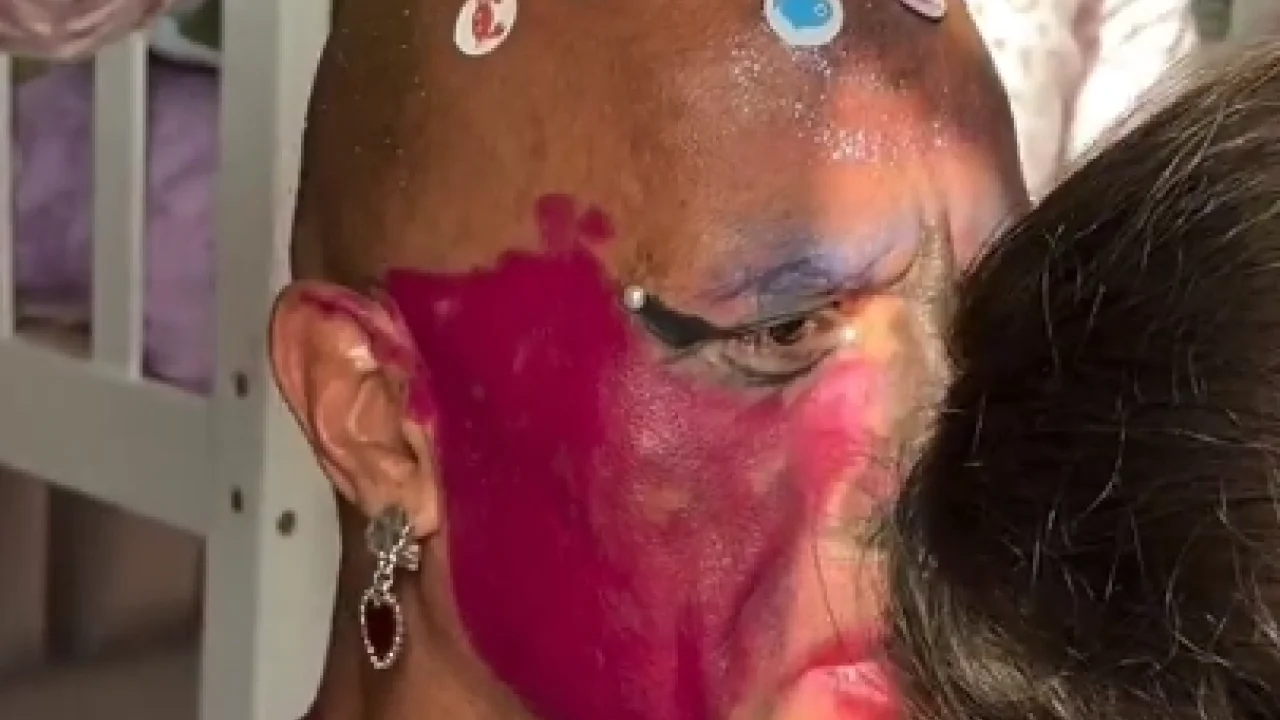 Dwayne Johnson'un kızları makyaj yaptı!