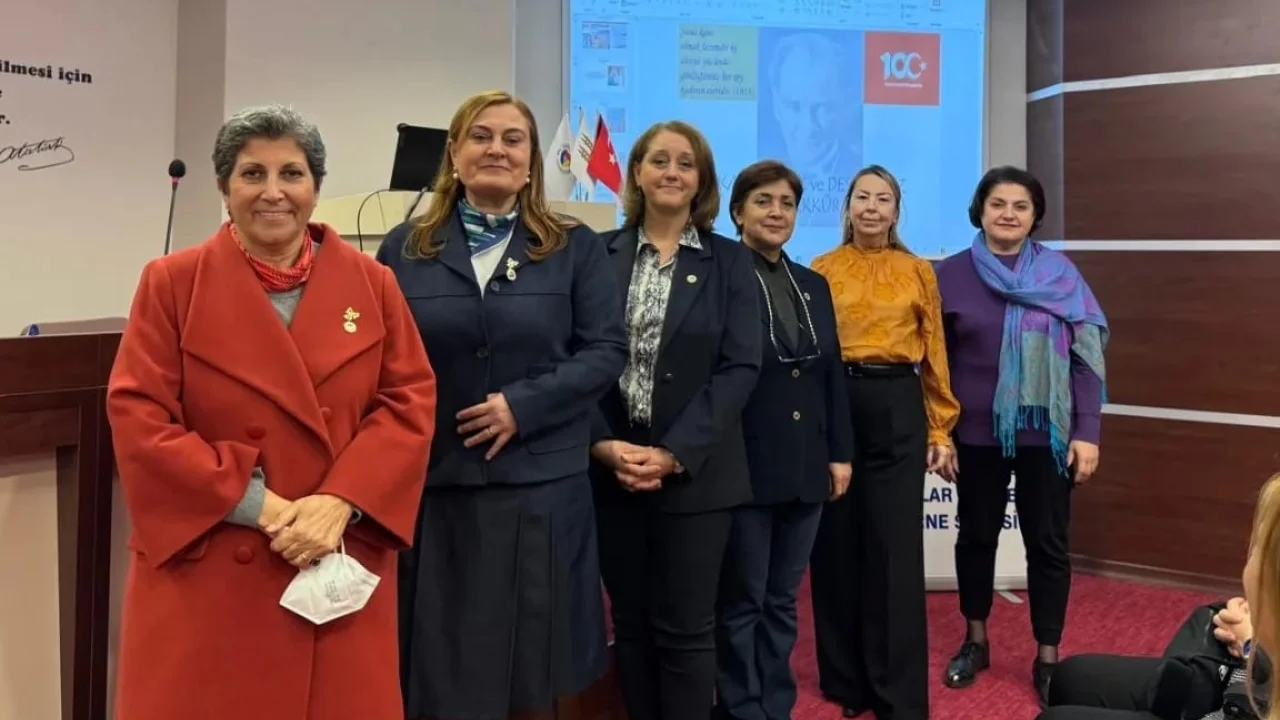 Edirne'de Türk Üniversiteli Kadınlar Derneği'nde görev değişimi