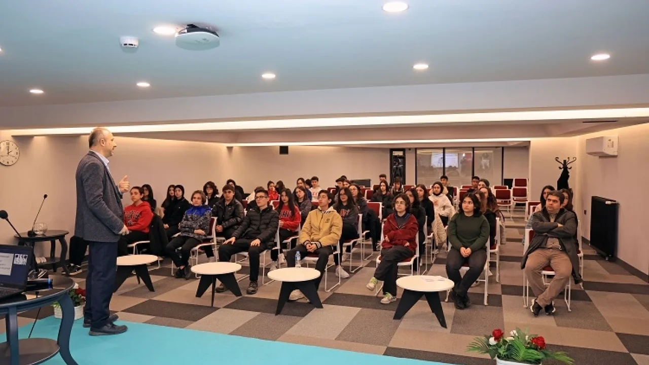 Kayseri Talas'ın Yazar Okulu'nda 'söyleşi' zamanı