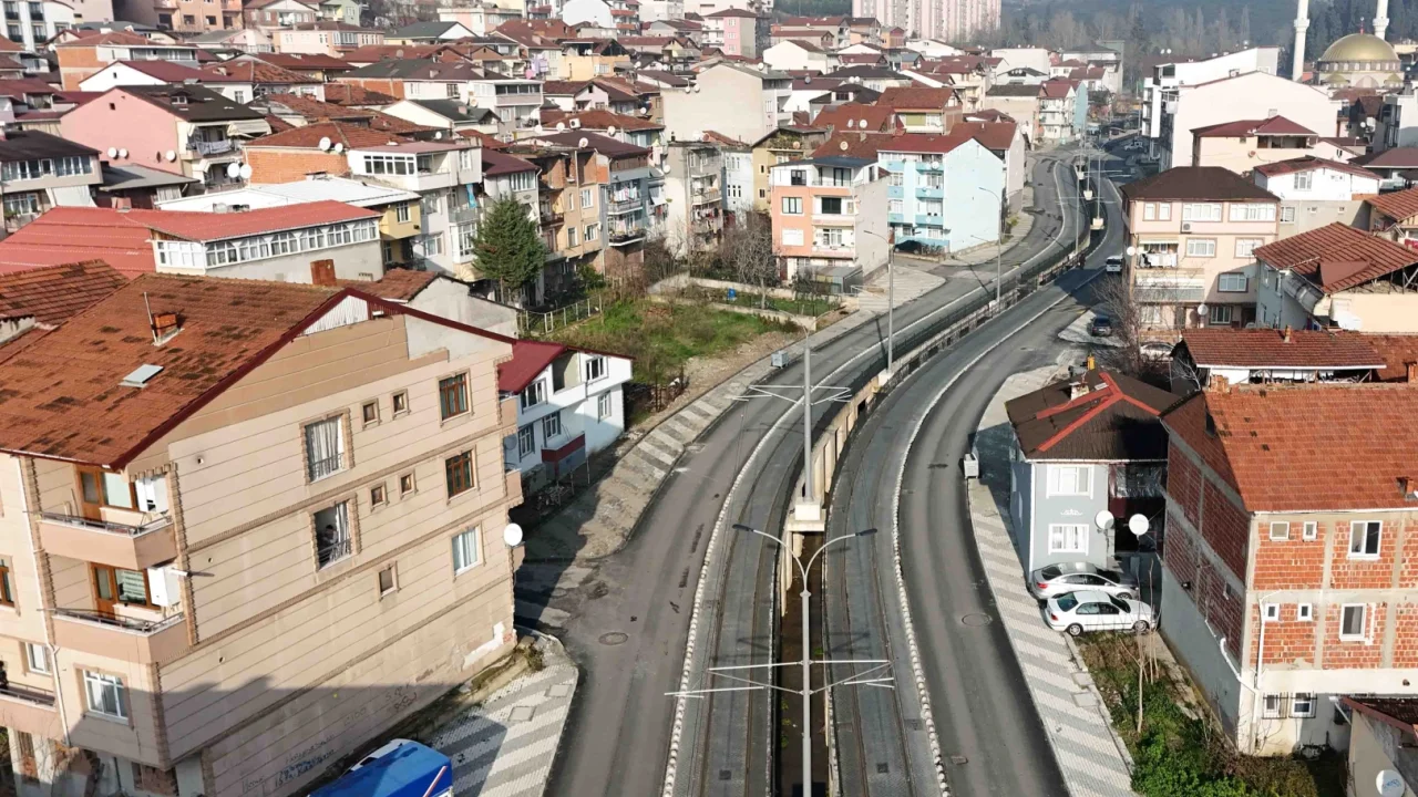 Kocaeli Adnan Menderes Bulvarı'nda ulaşım ağı güçlendi