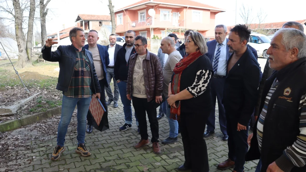 Kocaeli İzmit'te mahalleler yerinde dinleniyor