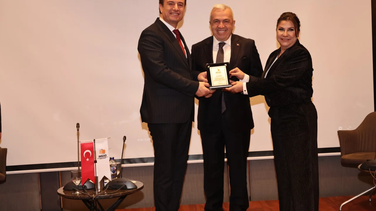 Şadi Özdemir: ''Kentsel dönüşümde belediyeler sürecin merkezinde olmalı''