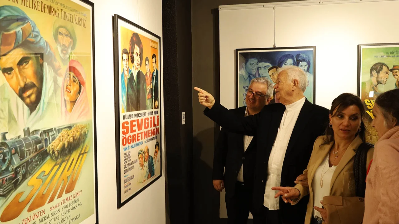 Sakarya'da 40 film afişi eseri, sergide görücüye çıktı