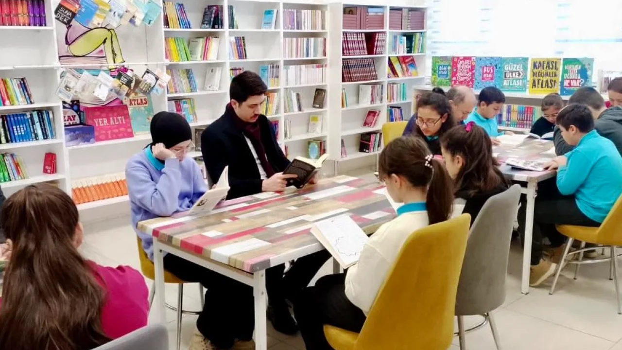Bilecik'te Pazaryeri Kaymakamı öğrencilerle kitap okudu