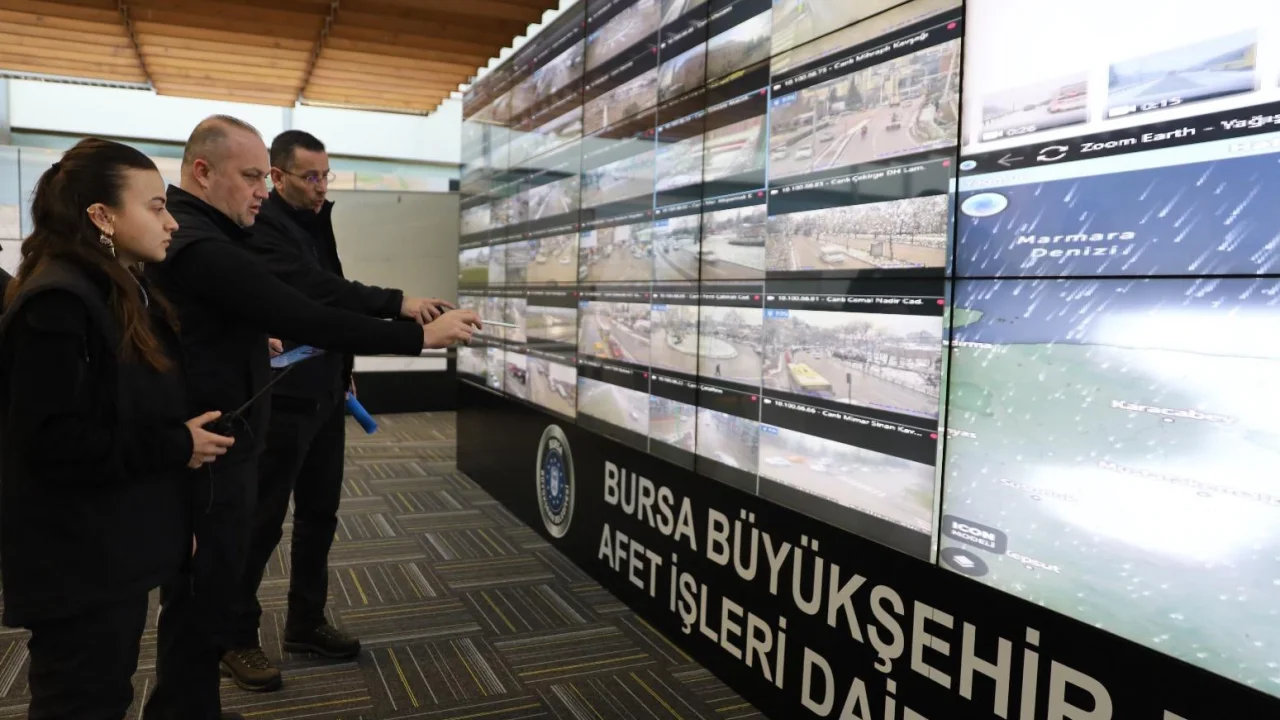 Bursa karla mücadeleyi AKOM'dan takipte