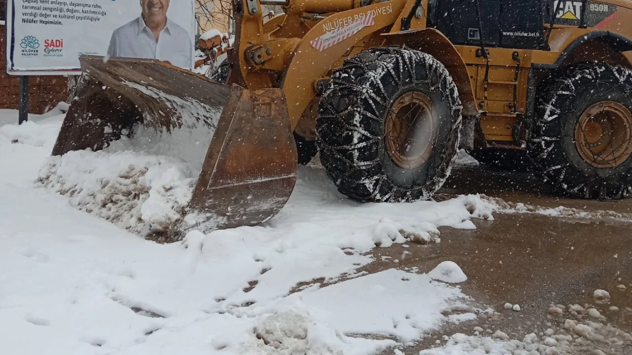 Bursa Nilüfer’de karla mücadele çalışmaları aralıksız sürüyor