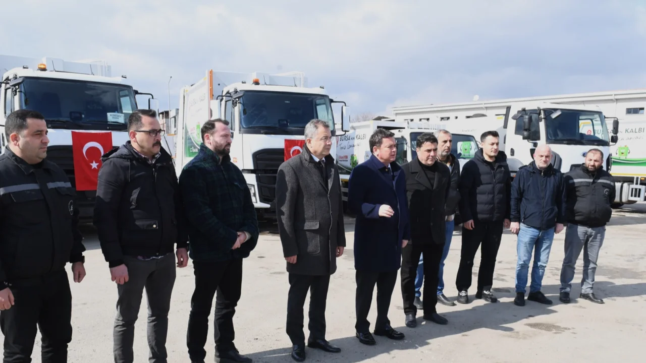 Bursa Osmangazi’nin temizlik filosuna 17 araç eklendi