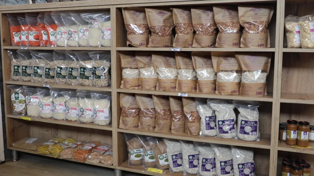 Çınar Halk Market’in doğal ürünleri Gülümse Kafe’de