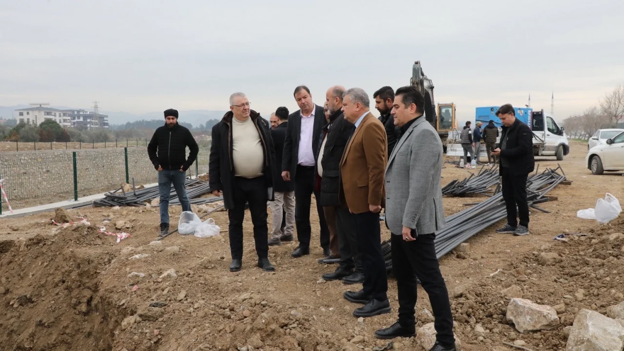 Edremit Çayı üzerine yeni köprü hızla ilerliyor