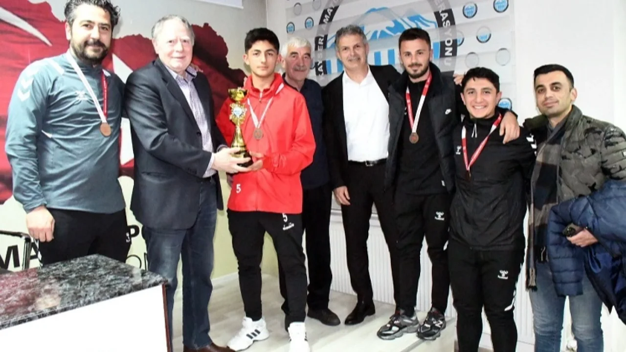 Kayseri Talas Belediyespor'un gençleri şampiyonluğu yakaladı