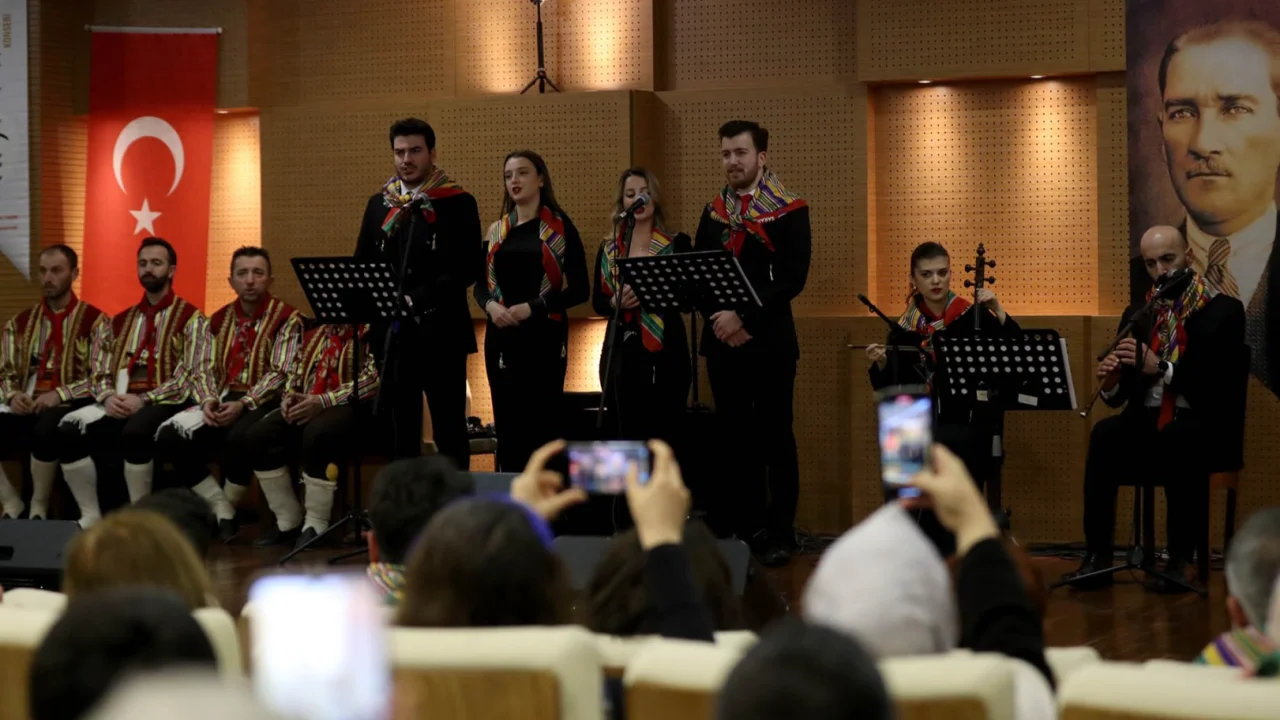 Sakaryalı müzikseverler türkülerle maziye gitti