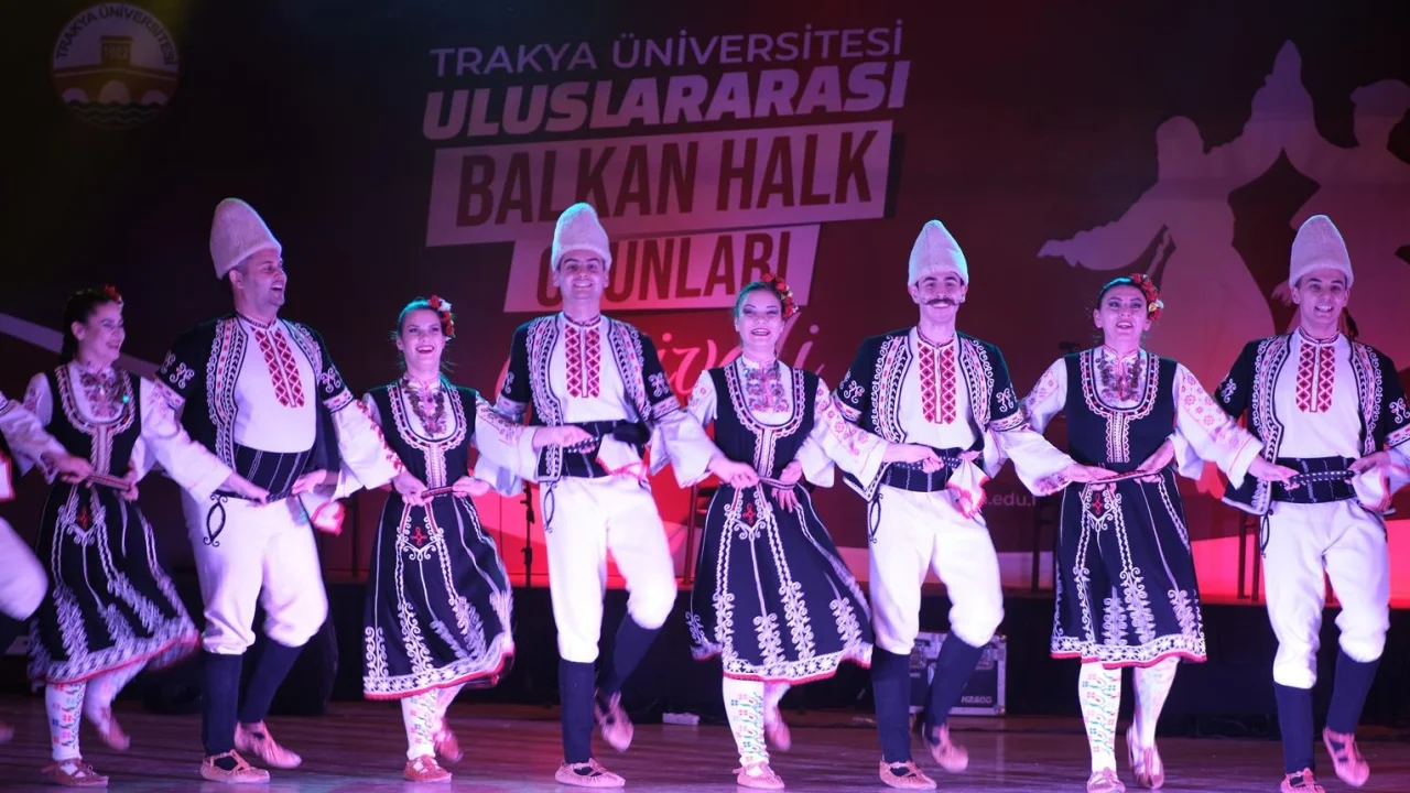 Uluslararası Balkan Halk Oyunları Festivali'ne muhteşem gala