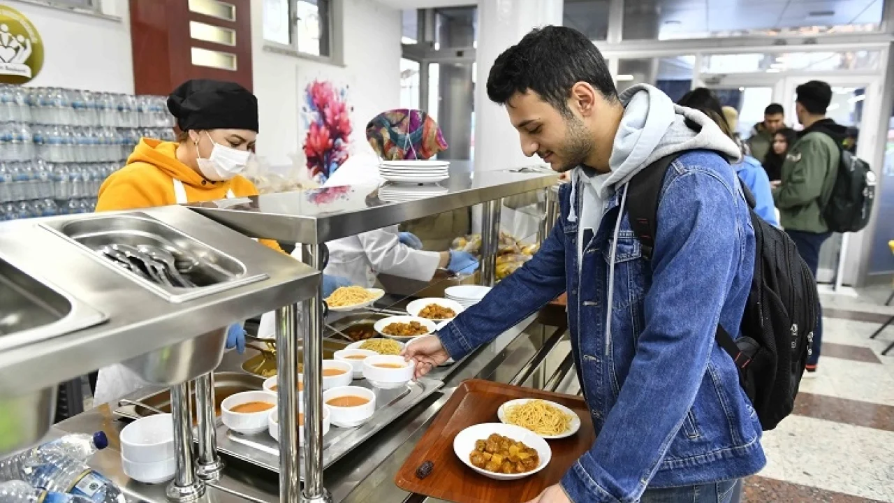 Ankara Büyükşehir öğrencilerin ramazanda da yanında