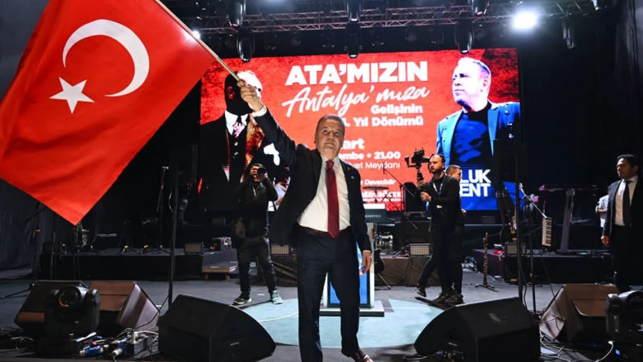 Atatürk’ün Antalya ziyaretinin yıldönümünde Haluk Levent coşkusu