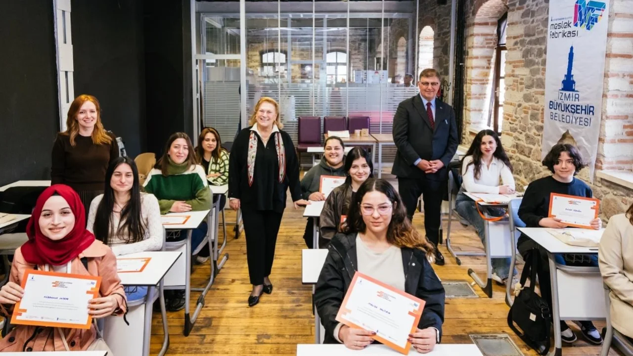 Başkan Tugay, Meslek Fabrikası’nda Güler Sabancı’yı ağırladı