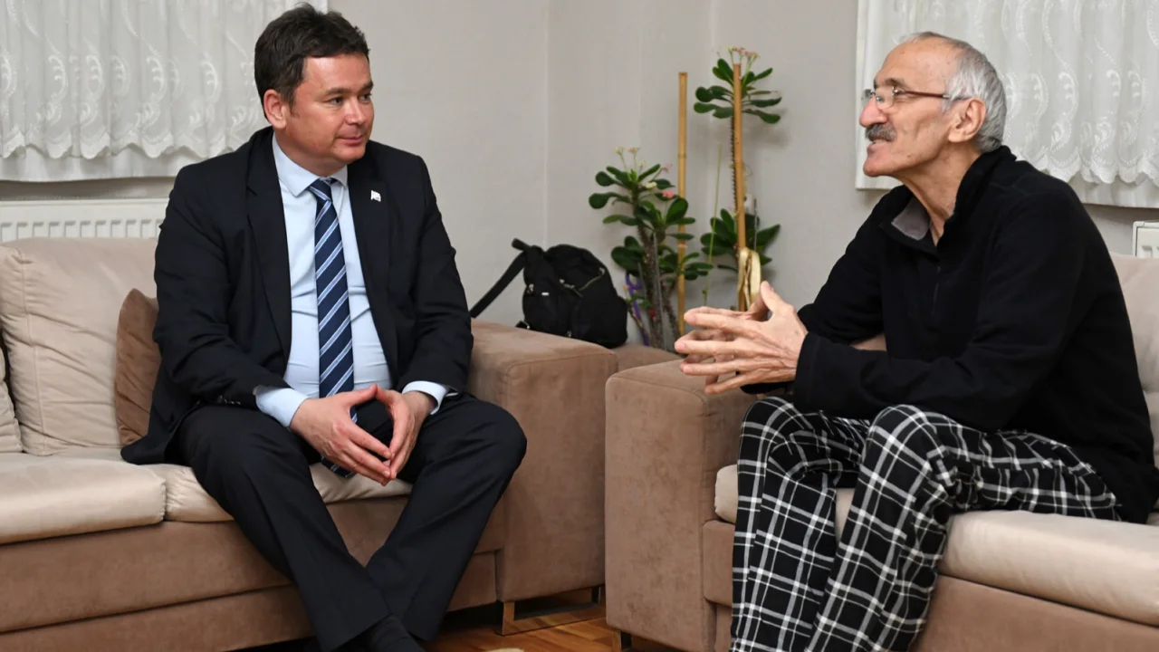 Bursa Osmangazi’de Başkan Aydın ev ziyaretlerinde