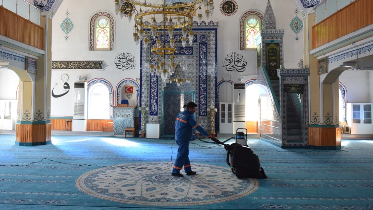 Bursa Yıldırım'ın camilerinde temizliğe devam