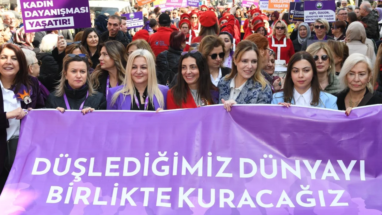 Bursalı kadınlardan 8 Mart yürüyüşü