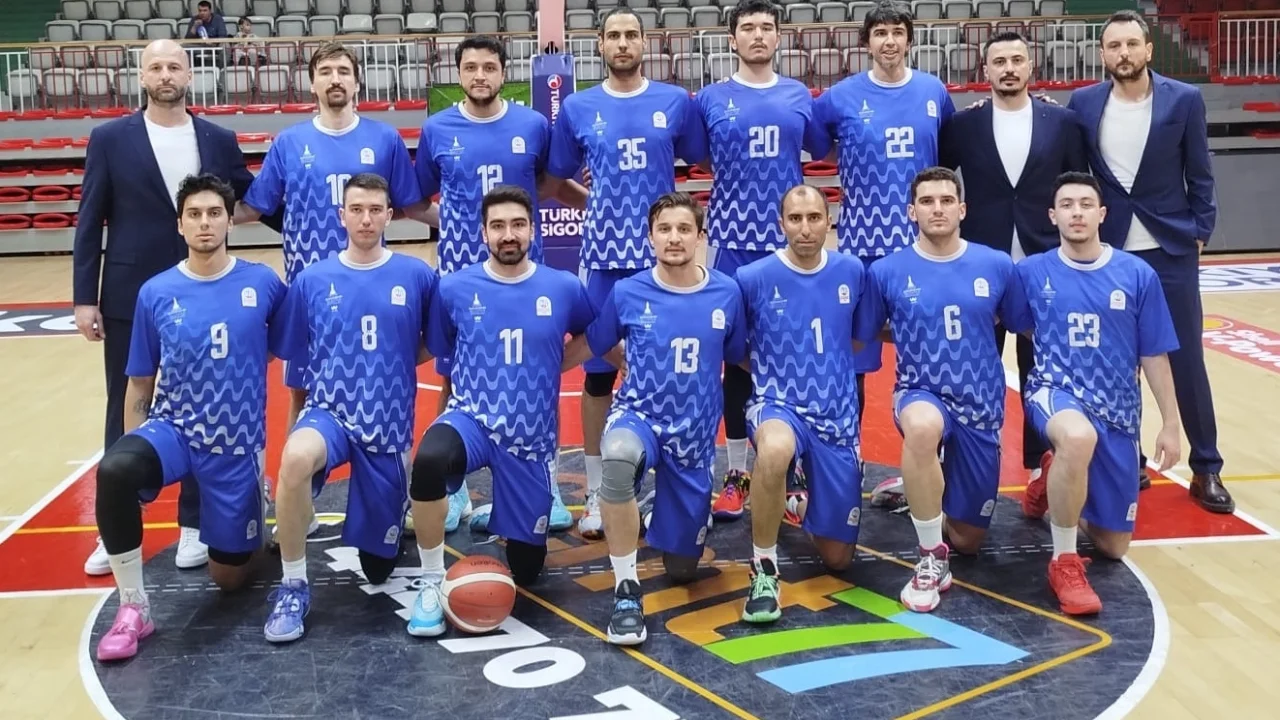 Celal Atik Spor Salonu’nda parke ısınıyor