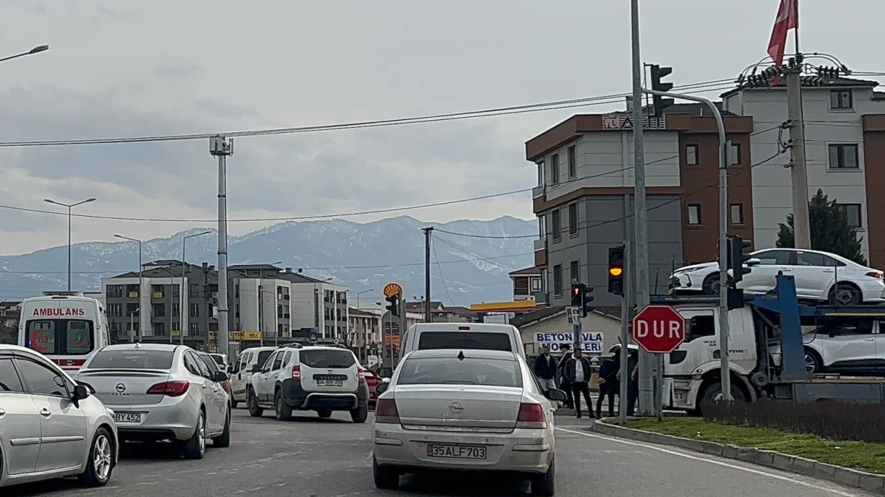 Düzce'de ışıklarda kaza: 1 yaralı