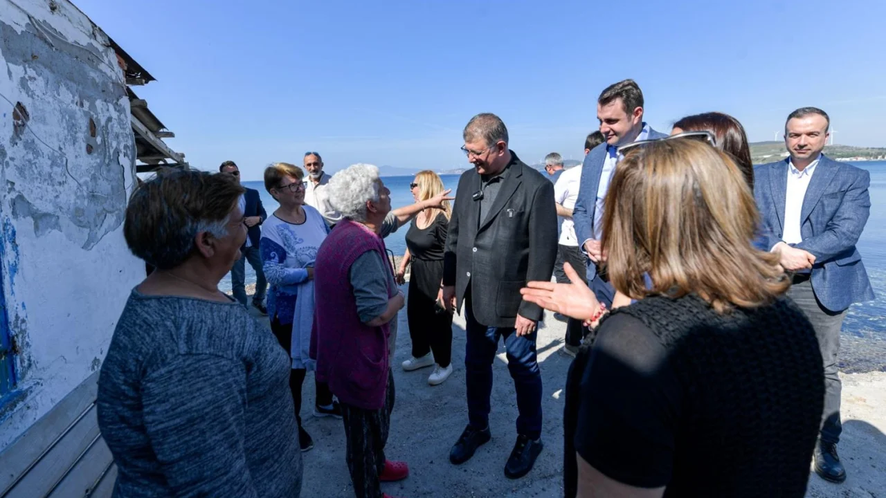 İzmir Foça'da Başkan Tugay'dan inceleme