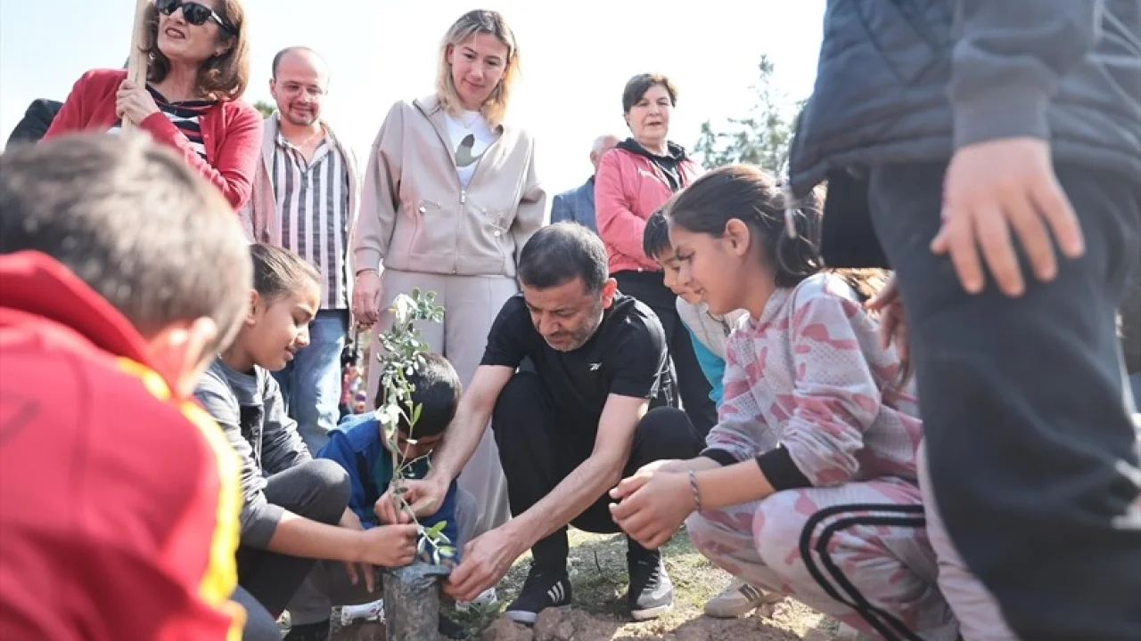 Katledilen 445 kadın anısına Denizli'de fidanlar toprakla buluştu
