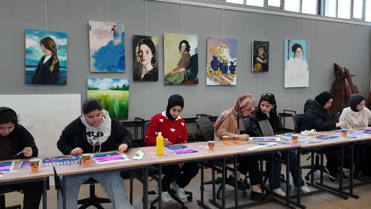 Kocaeli'de Dünya Ressamlar Günü'nde yeteneklerini keşfettiler
