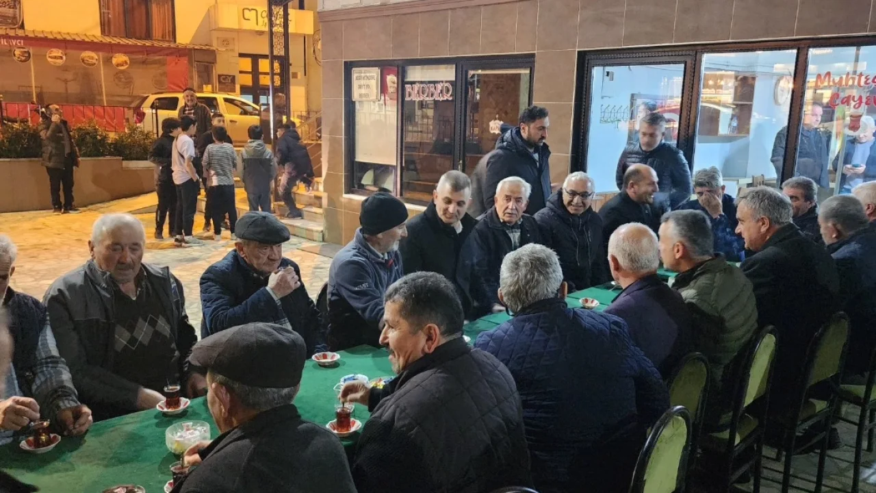Kocaeli Gölcük'te Başkan Sezer vatandaşlarla bir arada