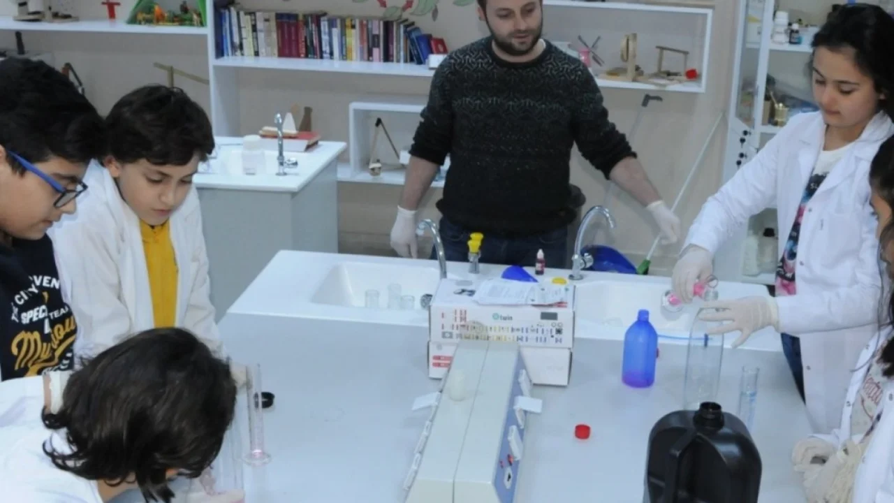 Öğretmenlerin ders ve ek ders saatlerine ücret ayarı