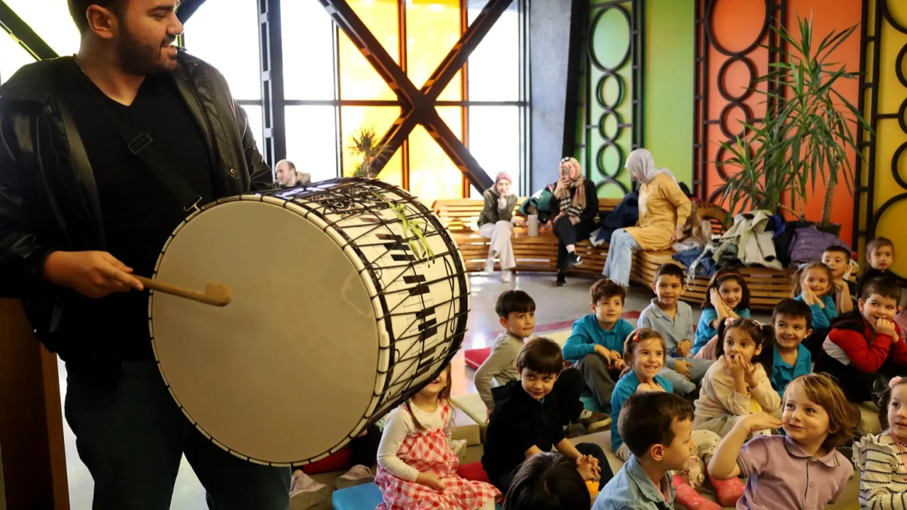 Sakarya’da minik yürekler Ramazan sevinci yaşıyor