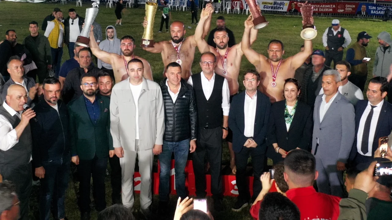 Antalya'da Gazipaşa güreşcisi sezona altın kemerle başladı
