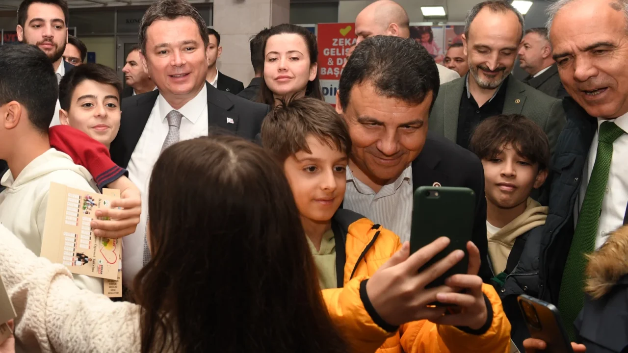 Bursa Kitap Fuarı’nda Osmangazi standına büyük ilgi